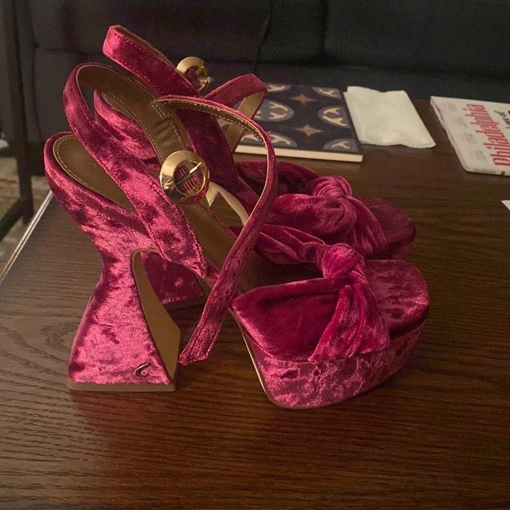 Circus by Sam Edelman Size 6.5 Velvet Magenta heel